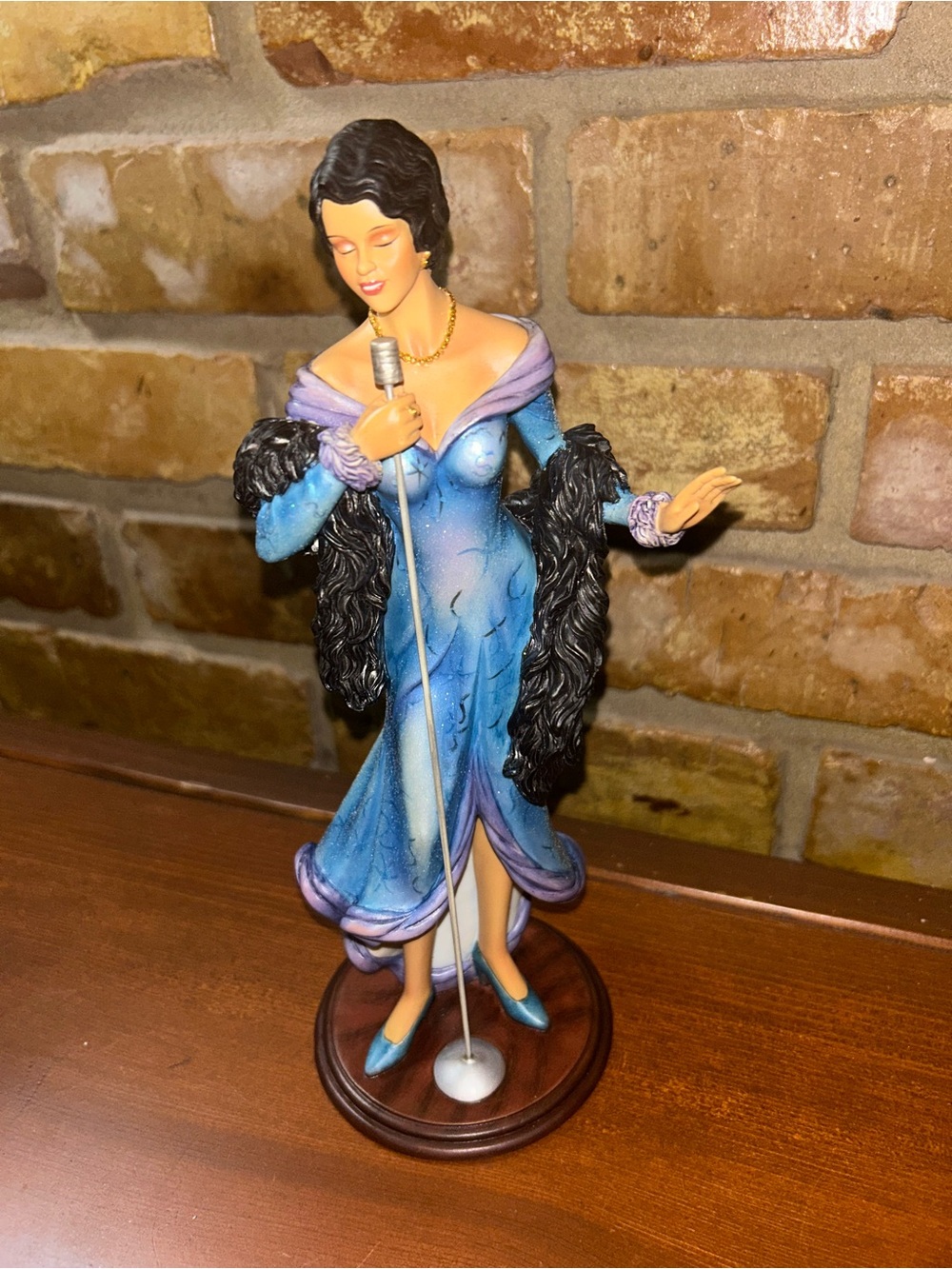 Home Interiors Blue and Black Singer Figurine Accent